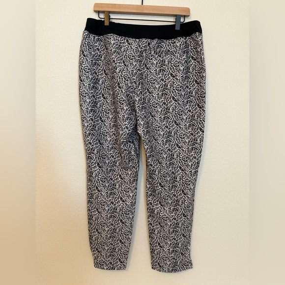 Tommy Bahama Everyday Active Pants - Picture 3 of 9